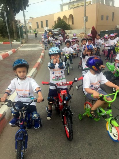 ילדי גן הציפורים בערערה על האופניים
