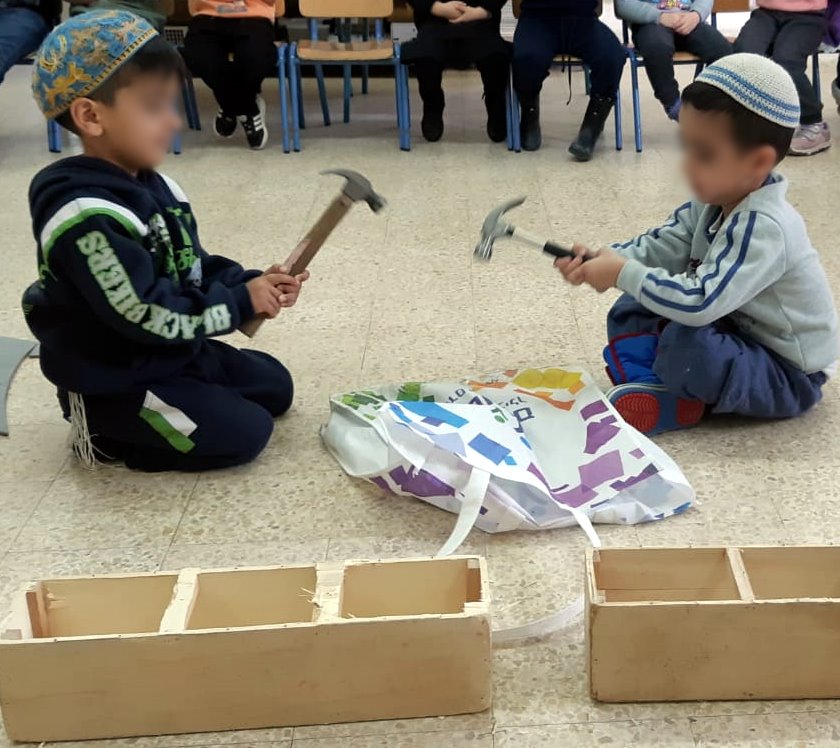 הרשת הירוקה: ילדי גן שוברים אריחים