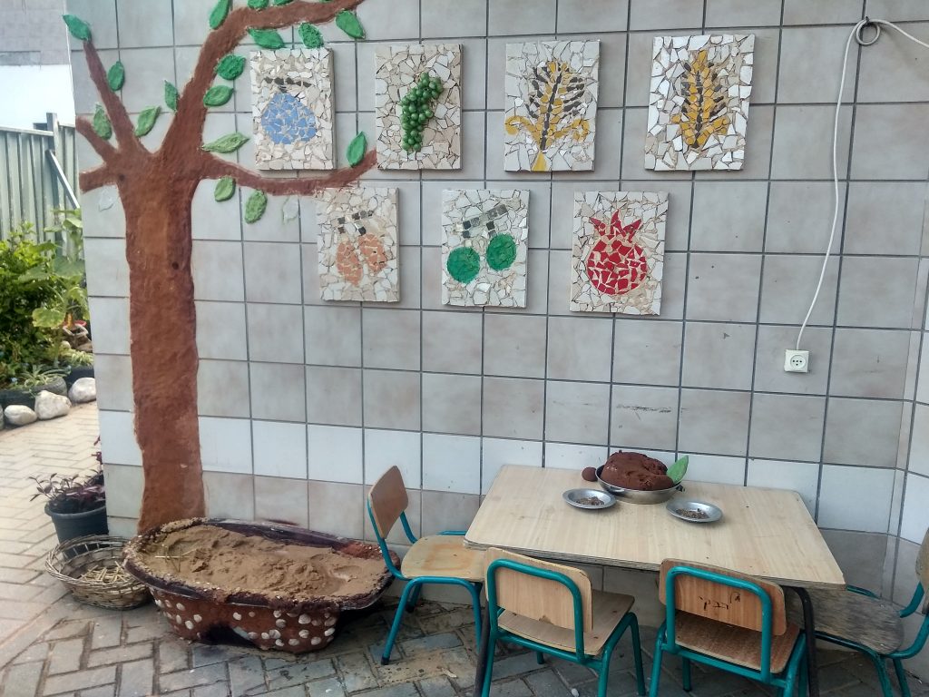 הרשת הירוקה: תמונות מפסיפס על הקיר