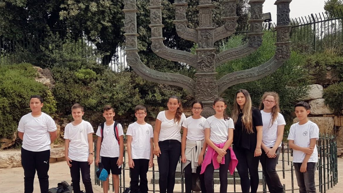 הילדים עולים לכנסת